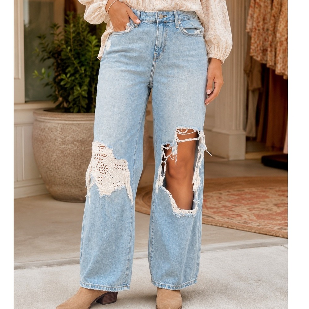 Forever 21 Premium Wide Leg Distressed Jeans Light  Eyelet Lace Patch Size 31